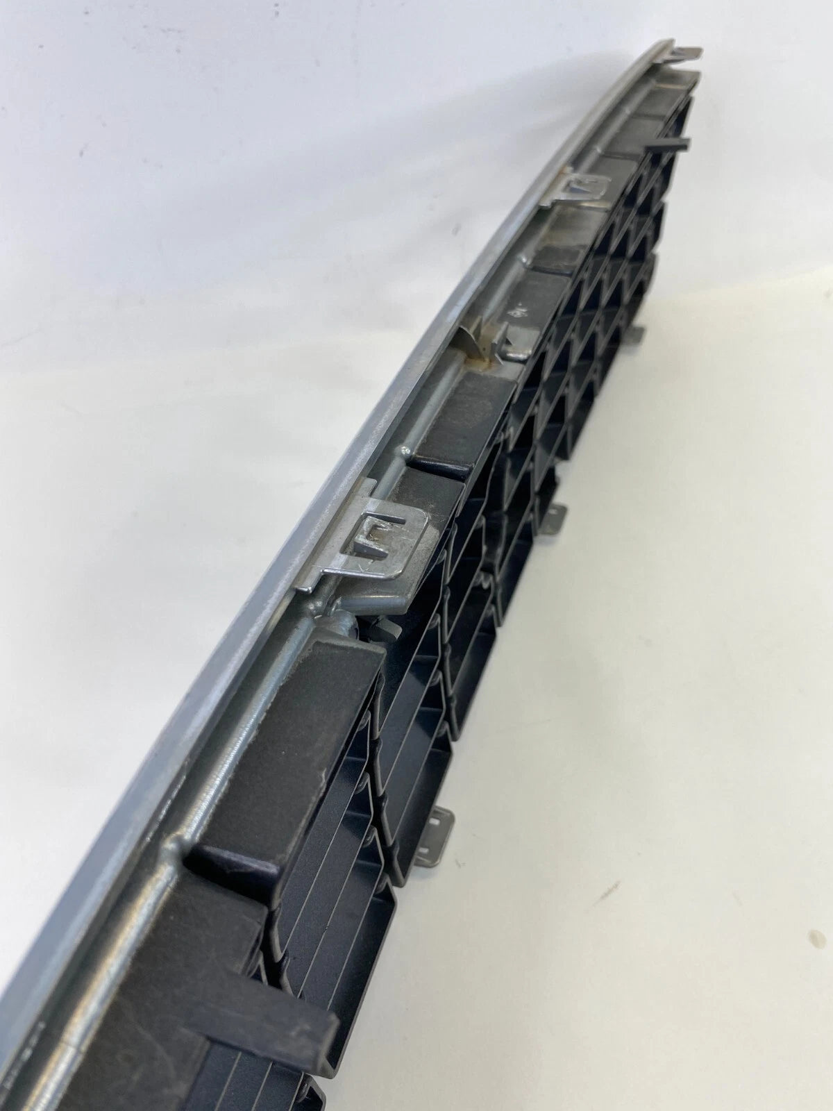 2004 2005 2006 2007 VOLVO S40 FRONT UPPER BUMPER GRILL GRILLE ASSY 08620116 OEM