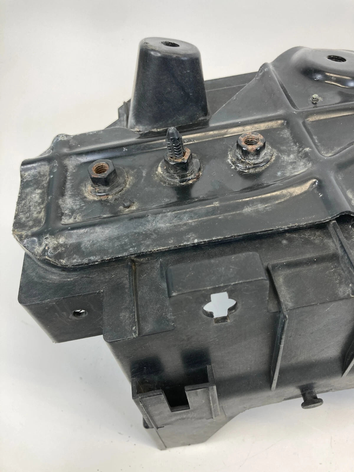 2014 2015 CHEVROLET MALIBU SEDAN BATTERY SUPPORT TRAY PAD HOLDER COVER 23448318