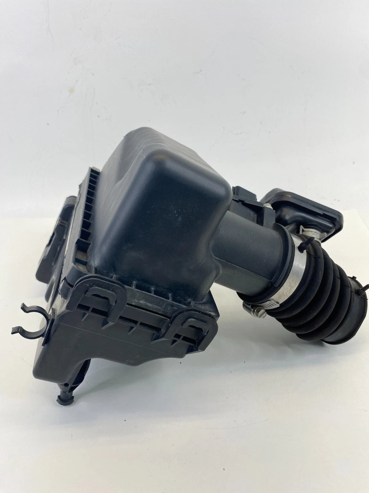 2014-2019 Nissan Versa Note 1.6L L4 Air Intake Cleaner Filter Box Assy w/ Hose