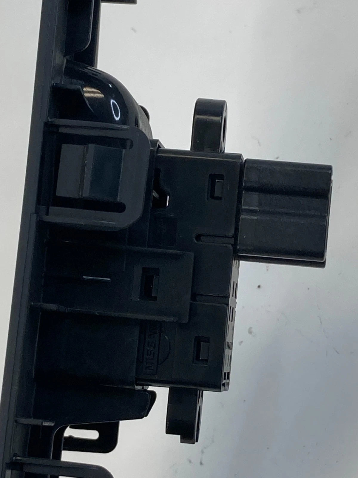 07 08 09 10 11 NISSAN ALTIMA REAR RIGHT BACK DOOR WINDOW SWITCH W/ BEZEL OEM