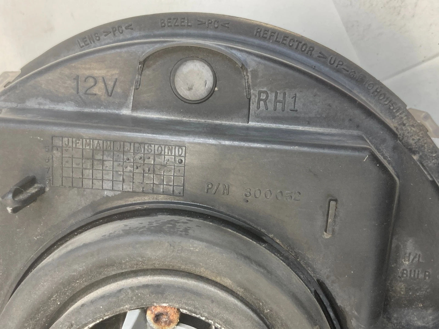 2005-2007 JEEP LIBERTY FRONT RH PASSENGER SIDE HEADLIGHT LAMP ASSEMBLY UNIT OEM