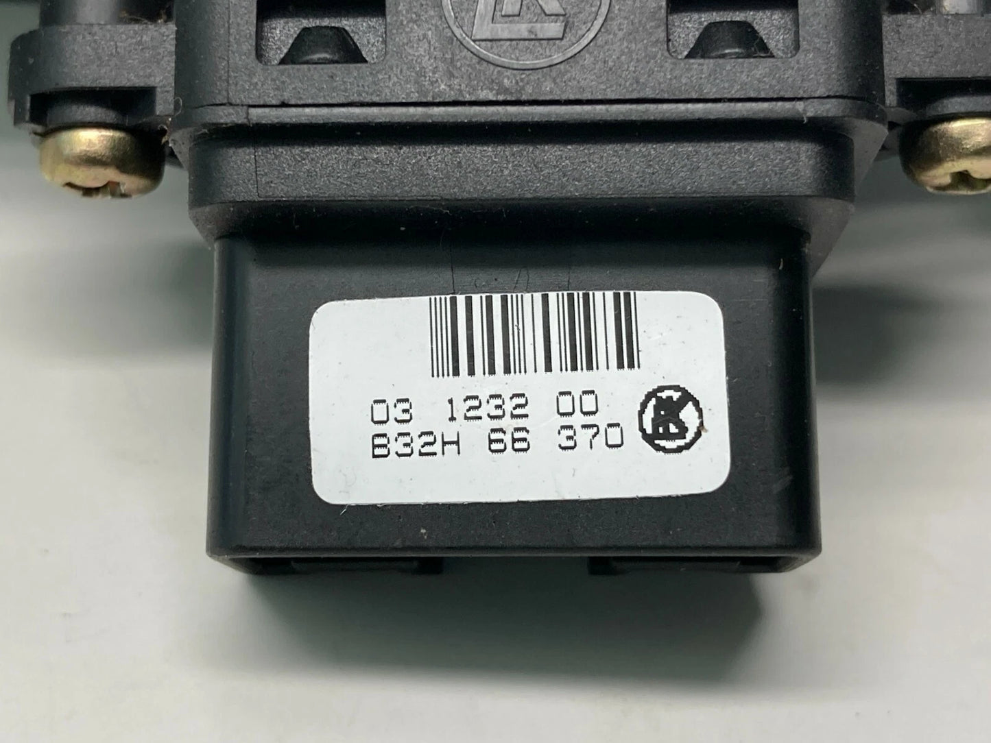 2004-2009 MAZDA 3 MAZDA3 FRONT RIGHT SIDE DOOR POWER WINDOW SWITCH B32H66370 OEM