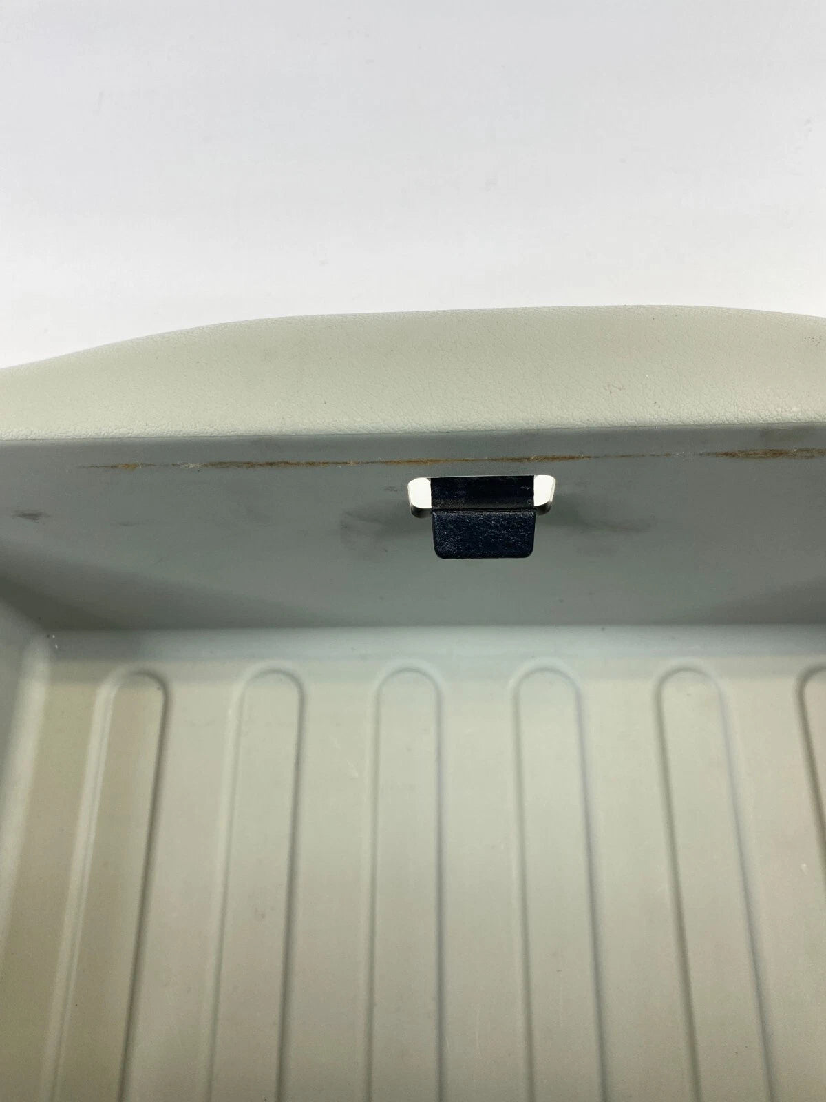 05-07 HONDA ODYSSEY FRONT RIGHT LOWER SEAT TRAY STORAGE COMPARTMENT 81395-SHJA