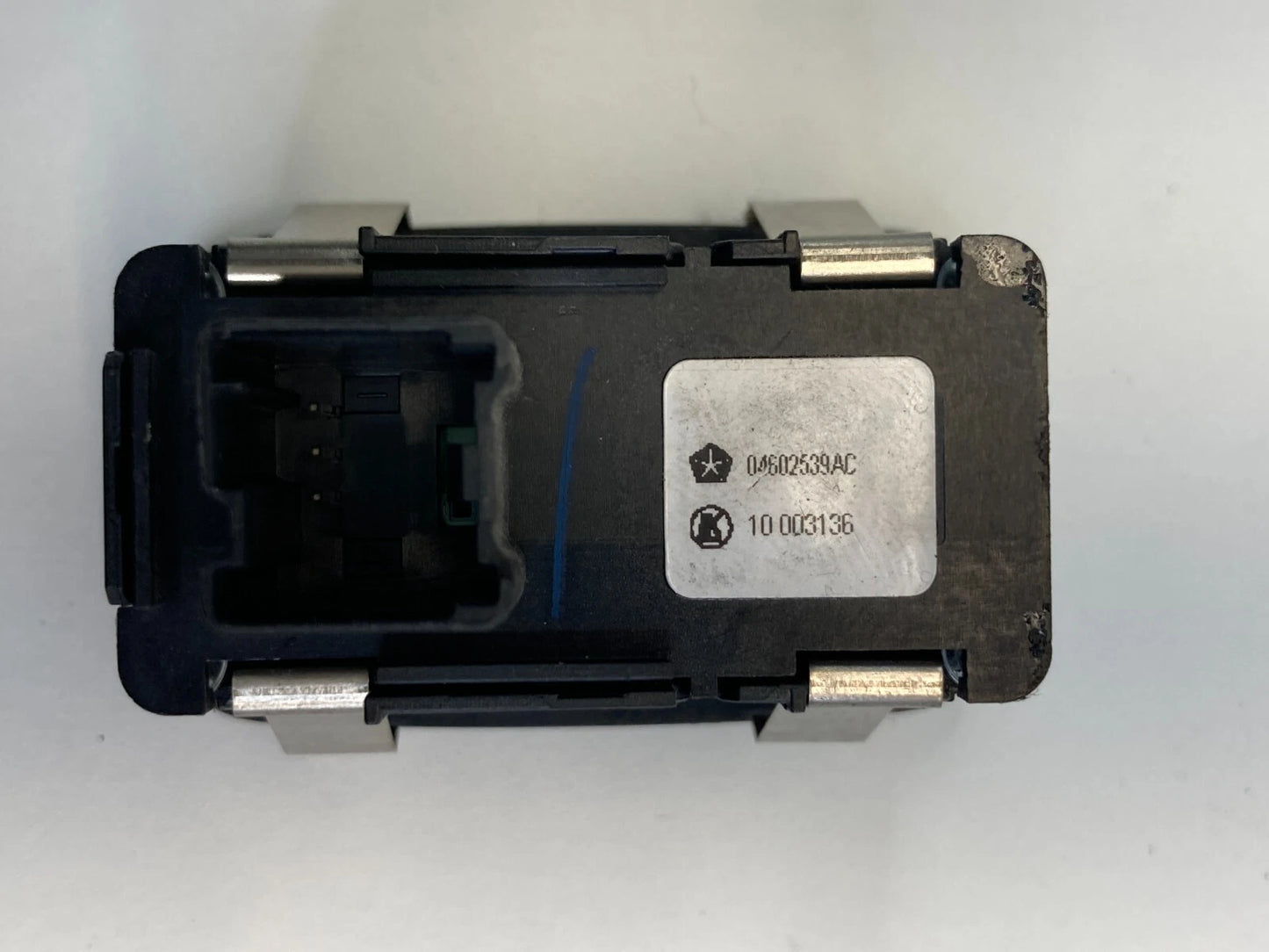 2008-2010 CHRYSLER TOWN & COUNTRY REAR RIGHT DOOR POWER WINDOW SWITCH 04602539AC