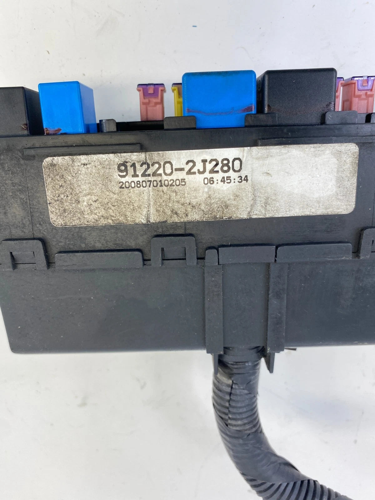 2009-2011 KIA BORREGO 3.8L UNDER HOOD FUSE RELAY BOX COMPARTMENT 91220-2J280