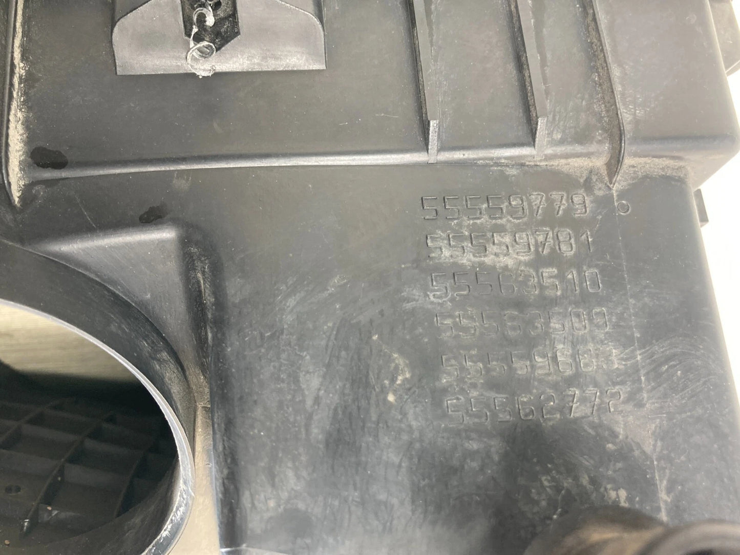 2006-2011 SAAB 9-3 2.0L FRONT AIR INTAKE BODY BOX FILTER W/ MAF SENSOR 55559779