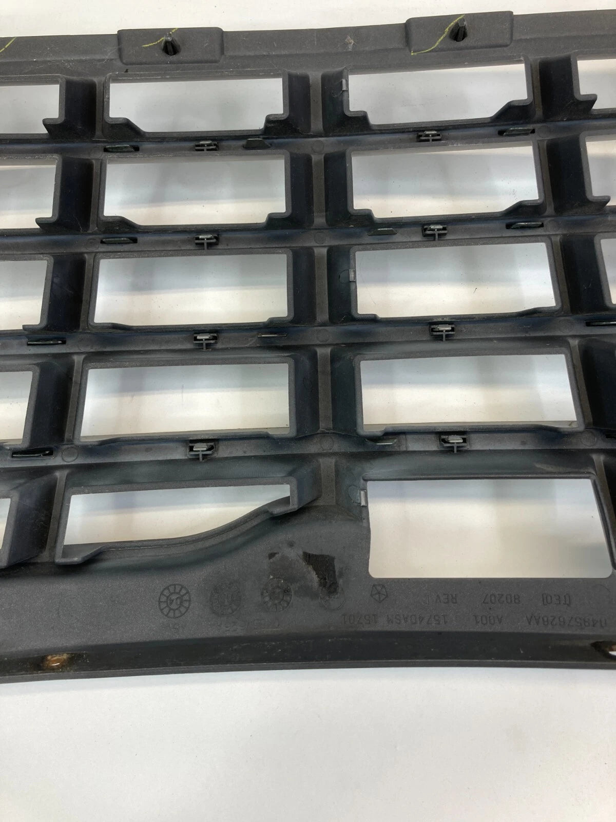 2004 2005 2006 CHRYSLER PACIFICA FRONT BUMPER CENTER GRILL GRILLE 04857626AA OEM