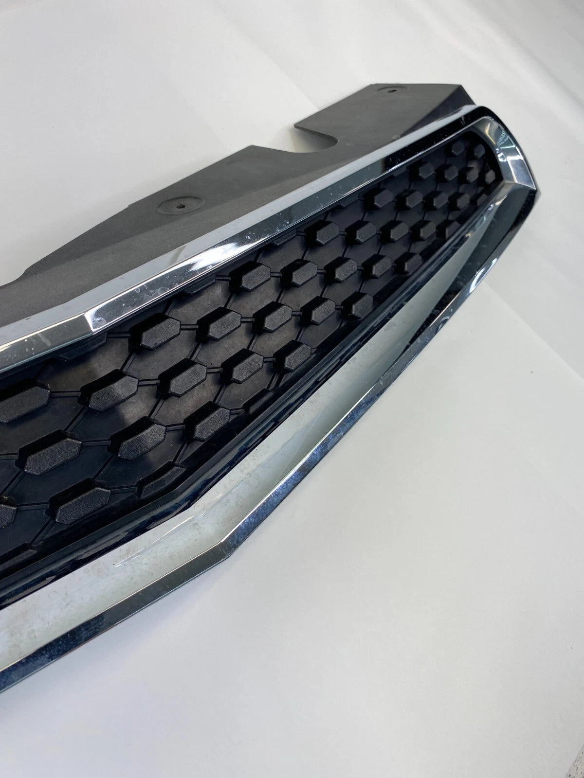 2012-2015 CHEVROLET EQUINOX FRONT UPPER CENTER RADIATOR GRILL GRILLE W CHROME