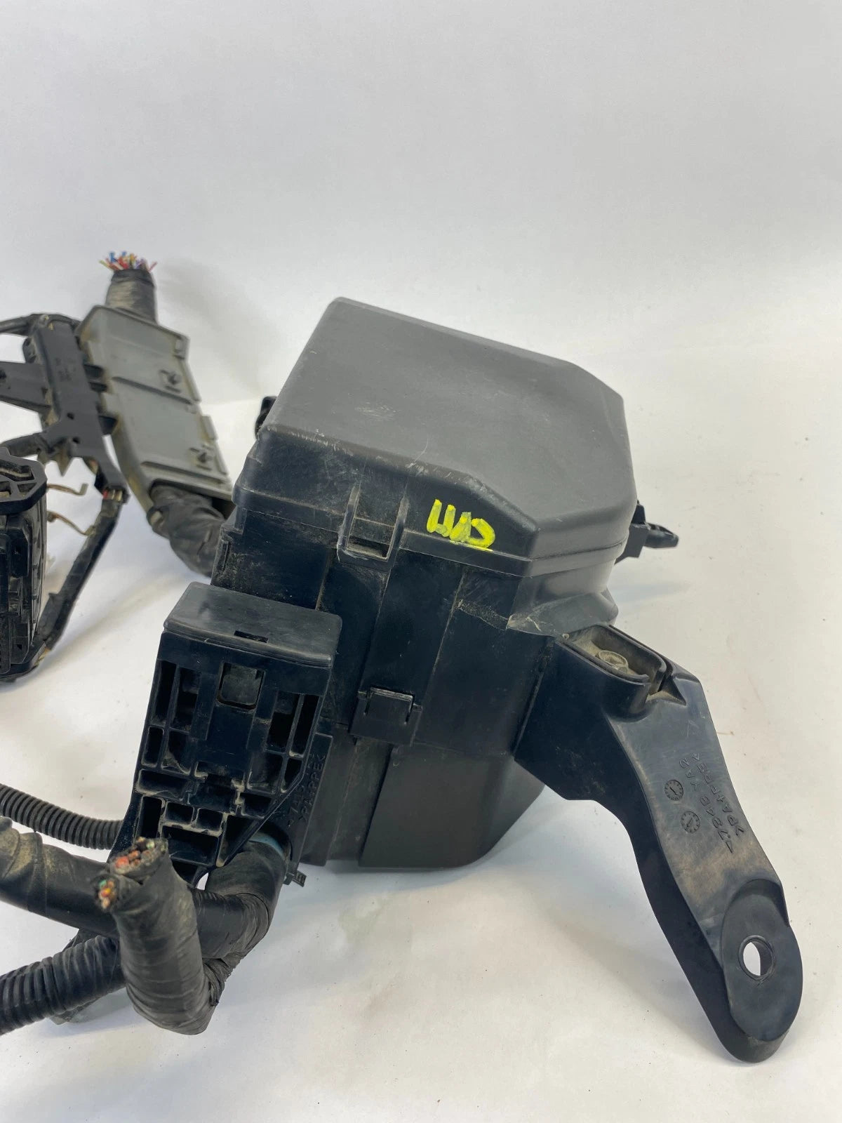2010-2013 SUZUKI KIZASHI SE ENGINE FUSE BOX JUNCTION BLOCK UNIT 36068-57L60 OEM
