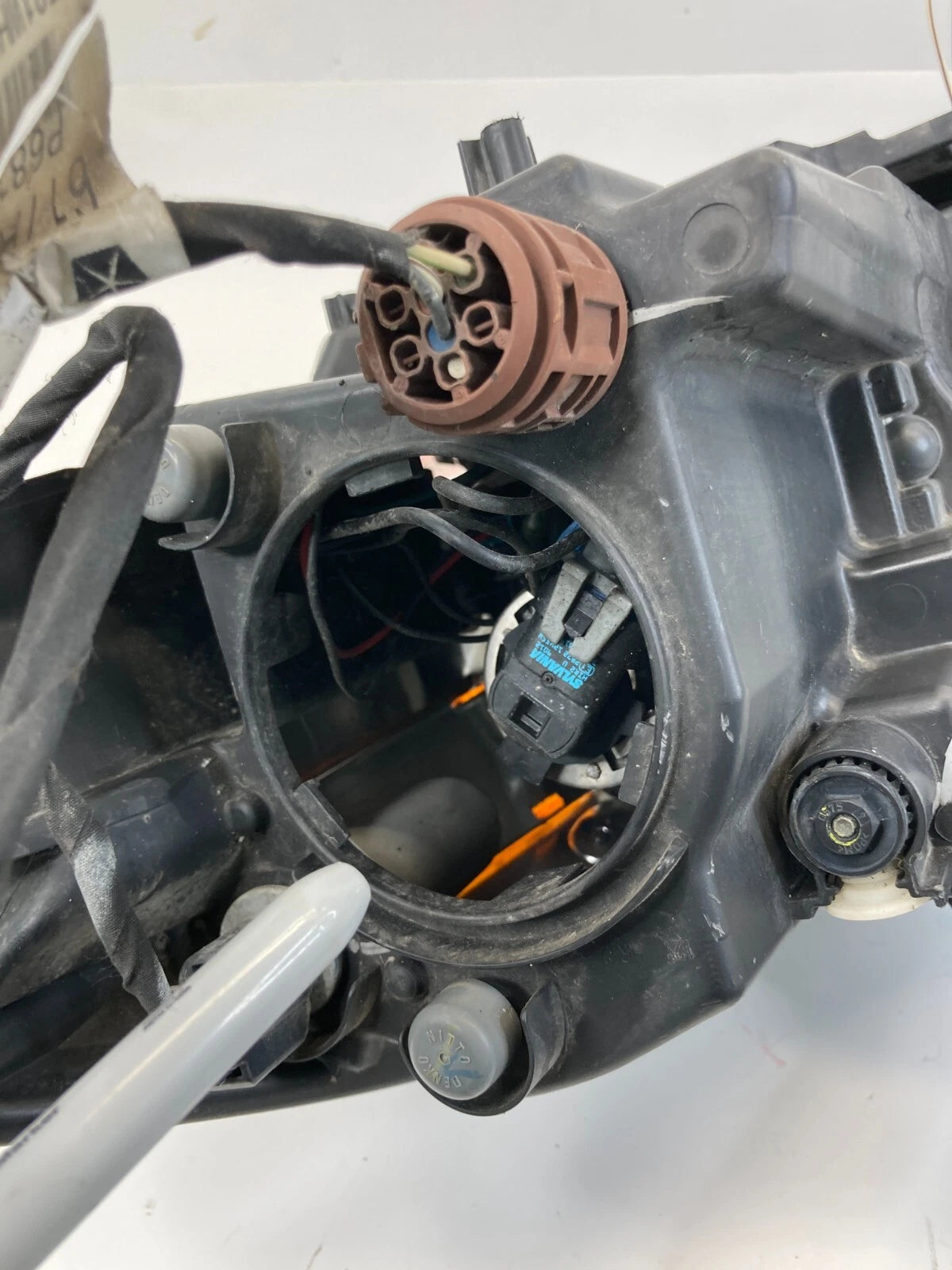 2013-2016 DODGE DART SEDAN RIGHT PASSENGER HEADLIGHT HEADLAMP HALOGEN 68081388AE