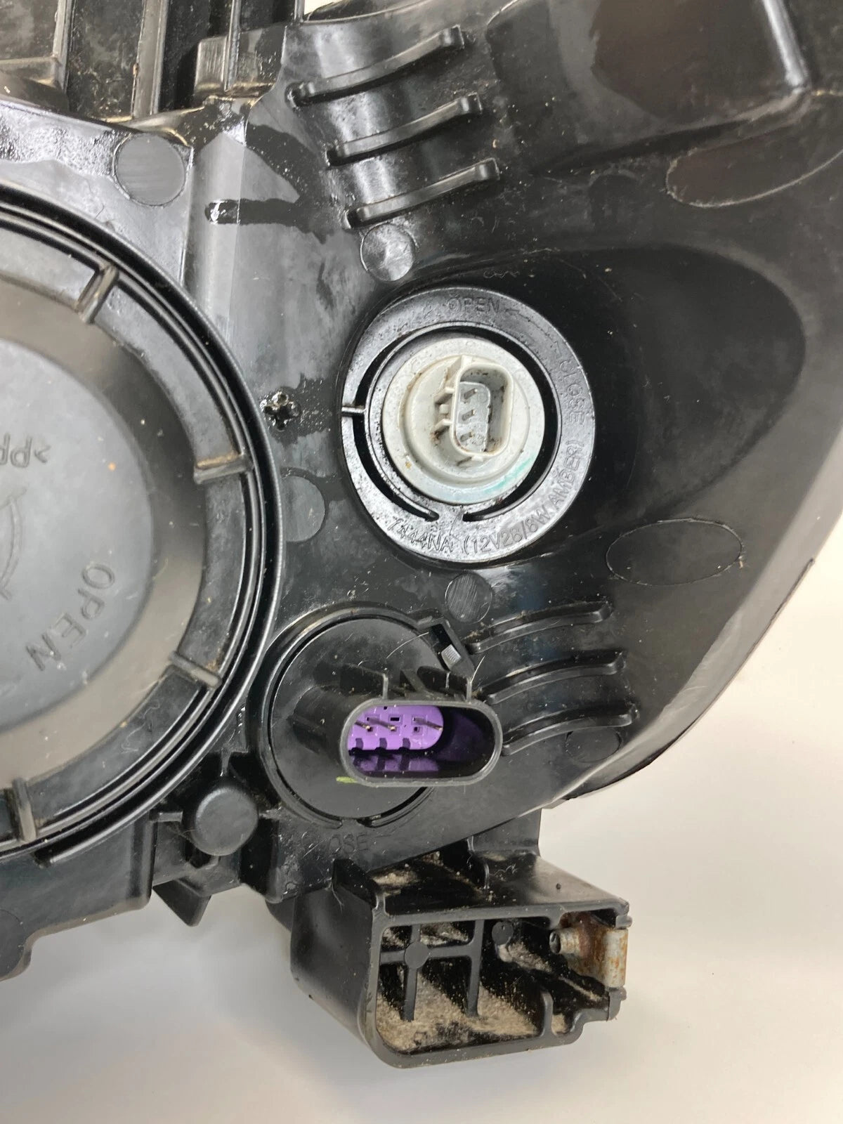 12-16 CHEVROLET SONIC FRONT RIGHT PASSENGER SIDE HEADLIGHT LAMP HALOGEN 96830972