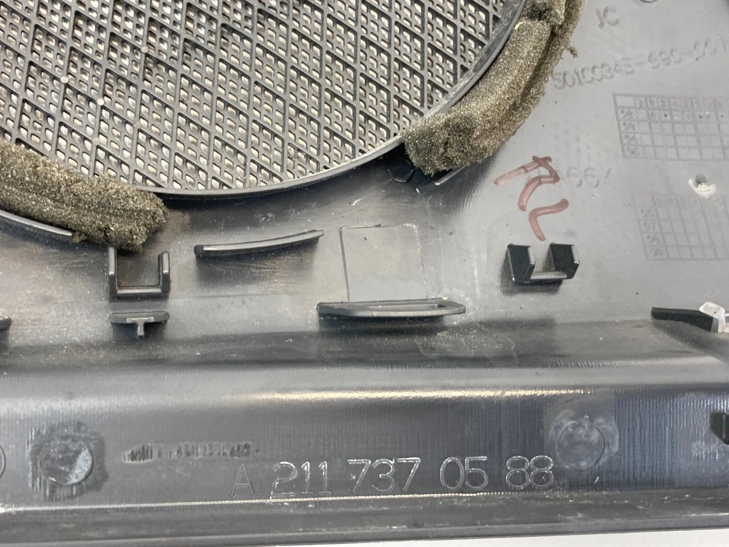 03-09 MERCEDES BENZ E350 REAR LEFT DOOR PANEL SPEAKER GRILLE COVER A2117370588
