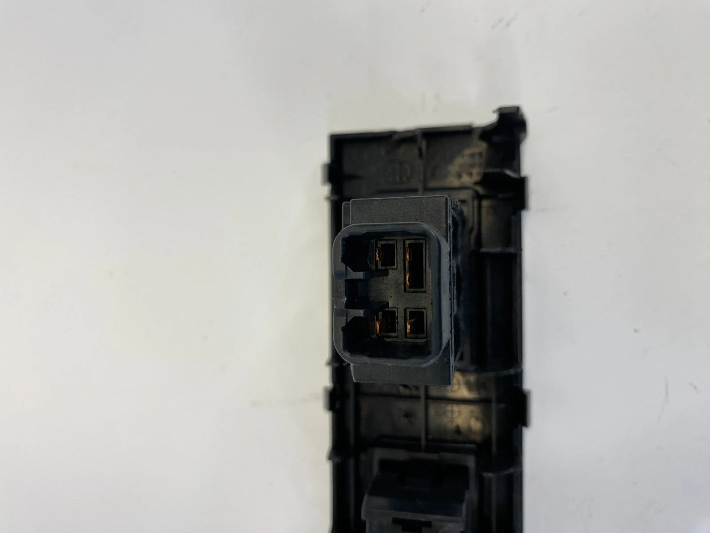 03 04 05 06 07 08 PONTIAC VIBE POWER OUTLET 115V / 100W PLUG SILVER TRIM OEM