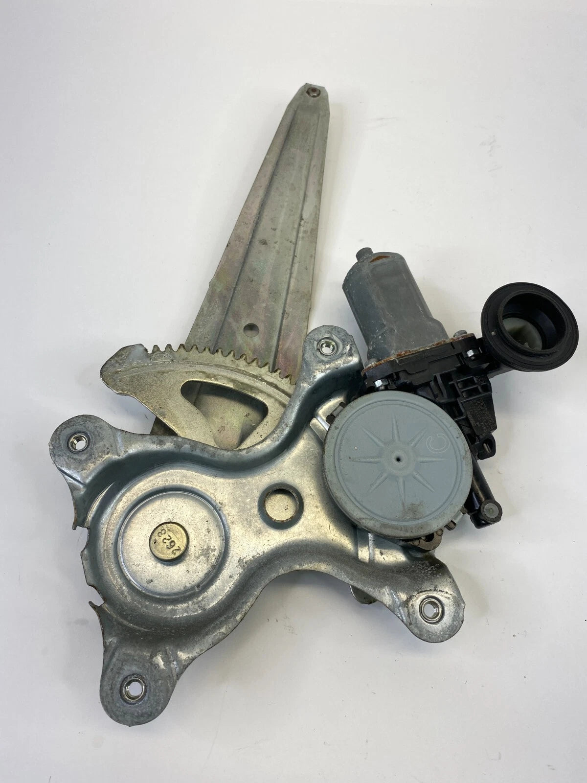 09-19 TOYOTA COROLLA REAR RIGHT SIDE DOOR WINDOW MOTOR REGULATOR 85720AE010 OEM