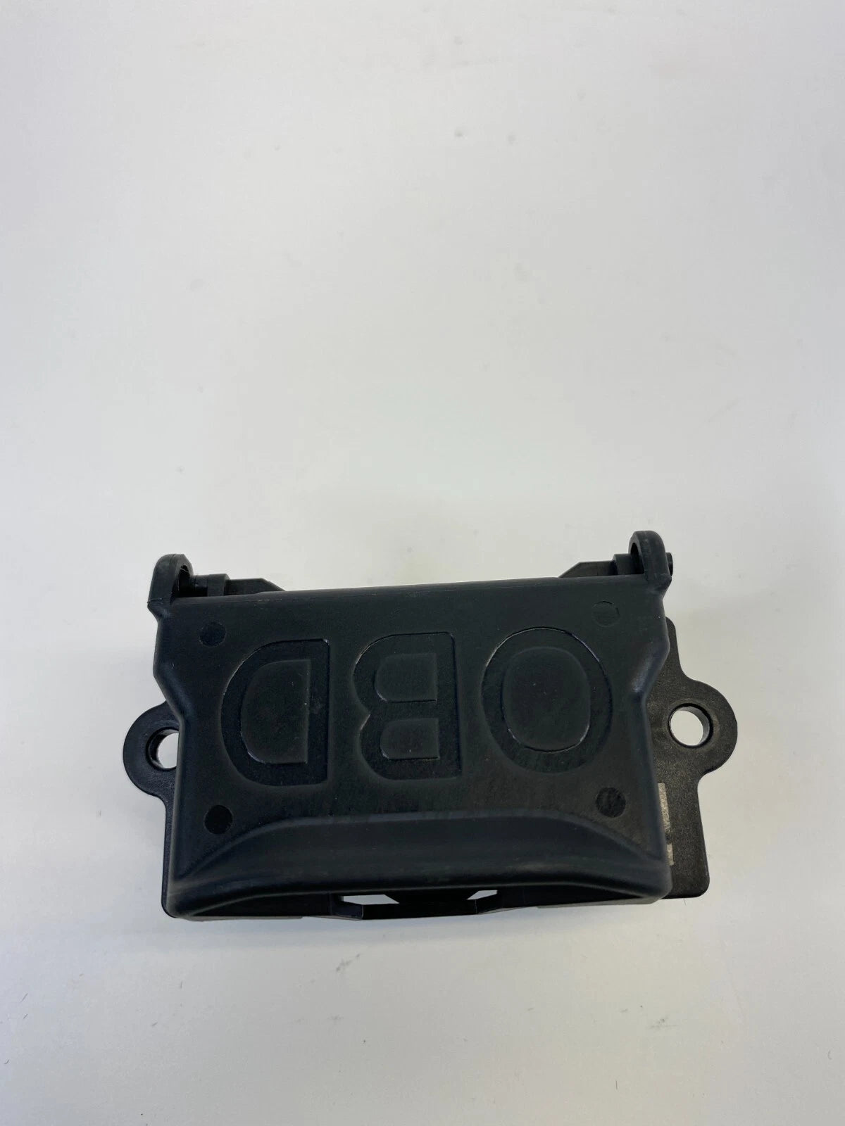 2012-2016 MERCEDES-BENZ E350 DIAGNOSTIC PLUG PORT UNDER COVER 202-540-23-73 OEM