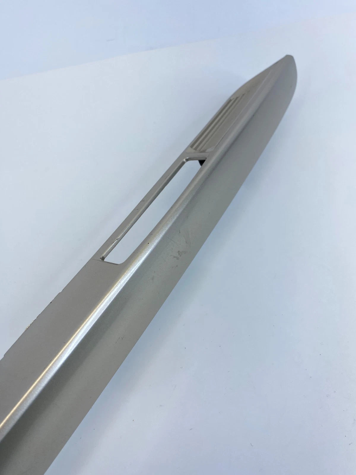 2002 2003 LEXUS ES300 TRUNK LID HANDLE EXTERIOR MOLDING PANEL TRIM 08409-33020