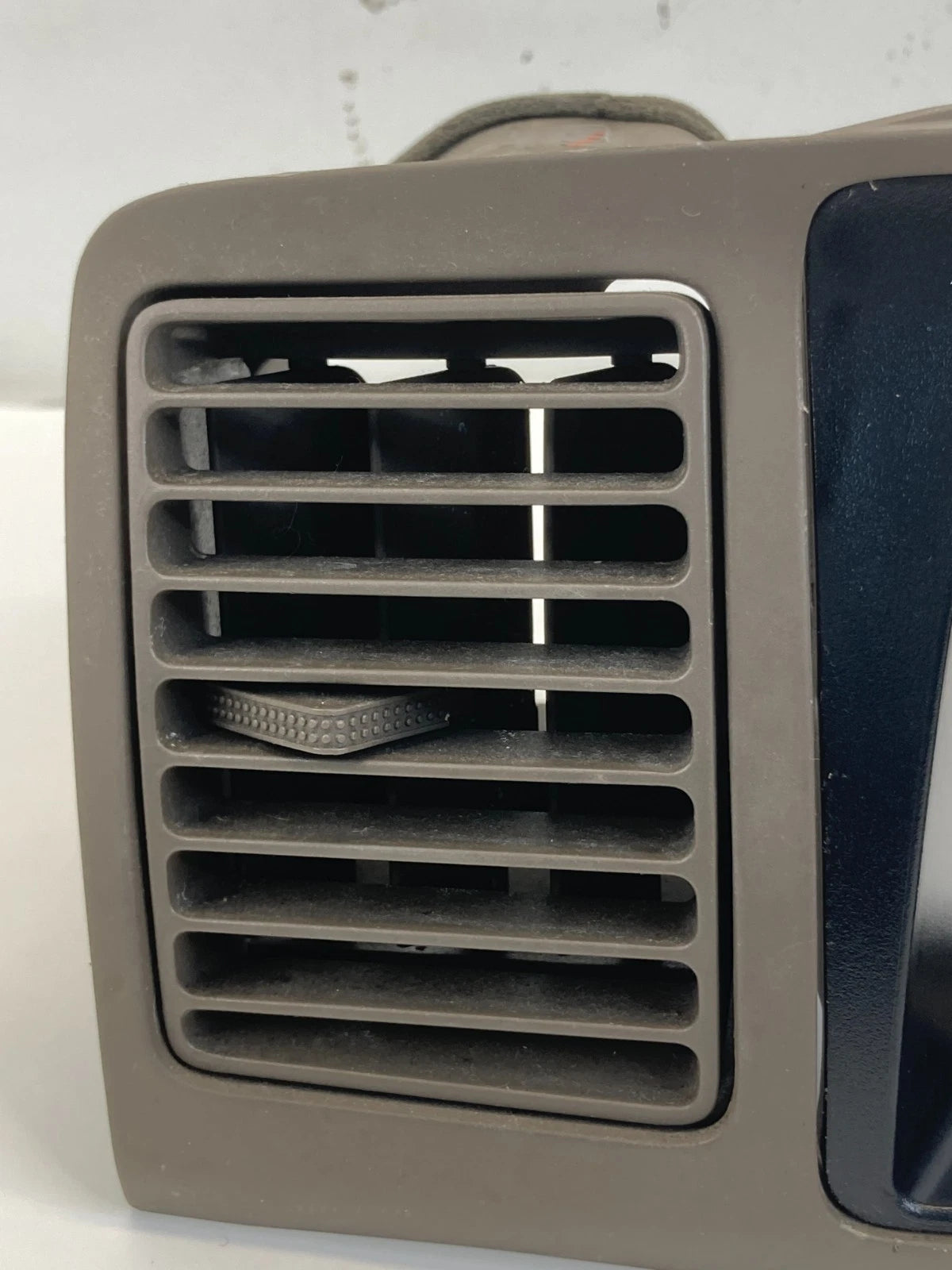 2003-2008 TOYOTA COROLLA DASH CENTER RADIO BEZEL W/ AIR VENT OUTLET 055412-2090