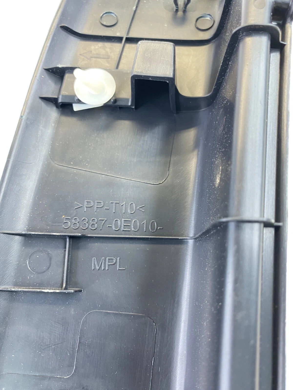 04-06 LEXUS RX330 REAR TRUNK SILL SCUFF TRIM INTERIOR FINISH PLATE 58387-0E010