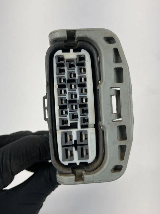99-04 HONDA ODYSSEY 3.5L V6 AT FWD ABS ANTI LOCK BRAKE PUMP RELAY PLUG CONNECTOR