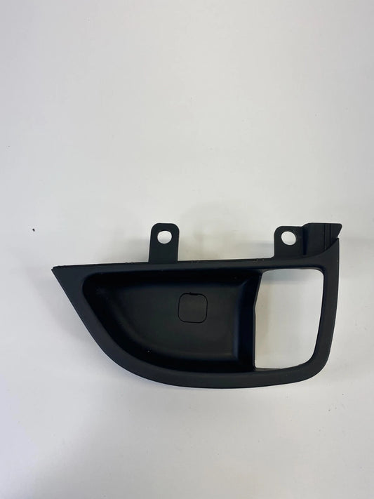 11-16 HYUNDAI ELANTRA REAR RIGHT SIDE INSIDE DOOR HANDLE BEZEL 83621-MD100 OEM