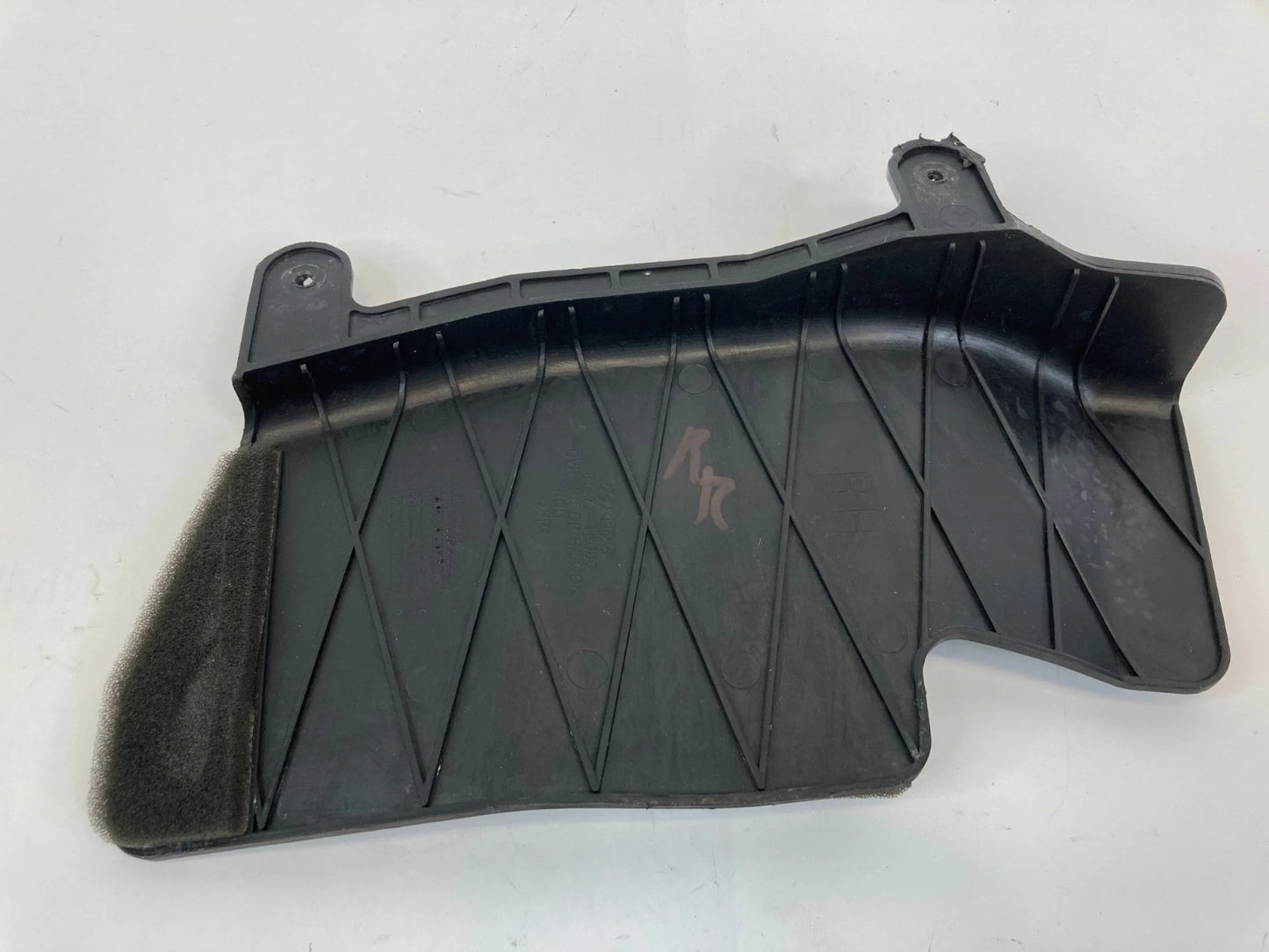 06-11 HYUNDAI ACCENT SEDAN REAR RIGHT SIDE DOOR SAFETY LOCK COVER 81477-1E000