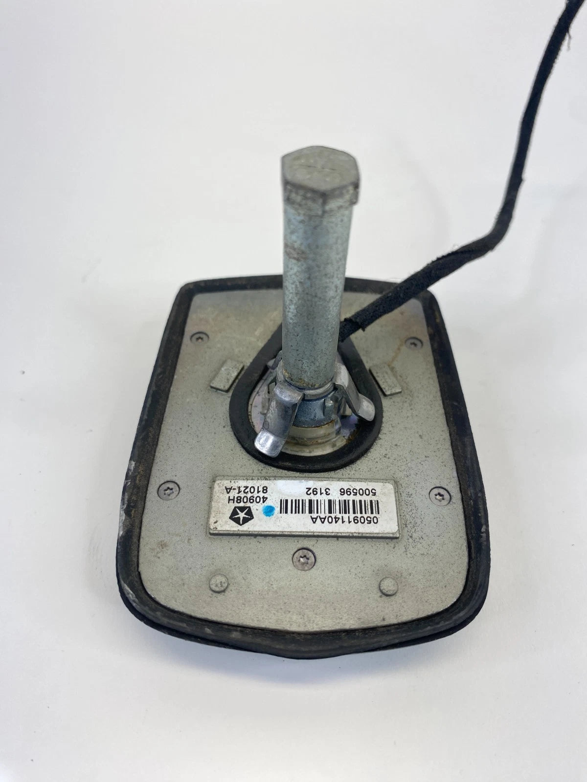 2011-2015 CHRYSLER TOWN & COUNTRY ROOF MOUNTED RADIO ANTENNA BASE 5091140AA OEM