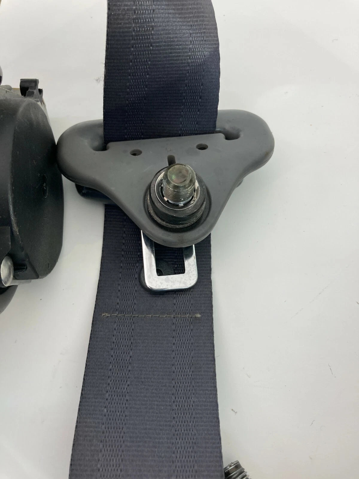 2003 KIA SORENTO FRONT RIGHT PASSENGER SEAT BELT RETRACTOR OEM