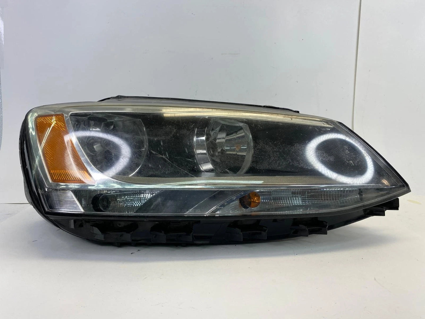 2011-2016 Volkswagen Jetta Right Passenger Headlight Headlamp Aftermarket TYC