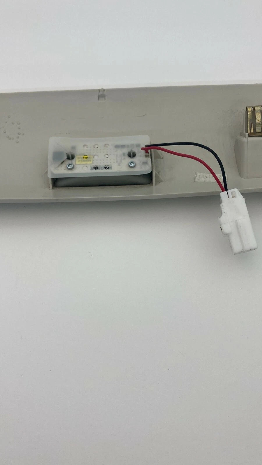 2009-2014 VOLKSWAGEN ROUTAN OVERHEAD ROOF DOME MAP LIGHT LAMP TRIM BEZEL COVER