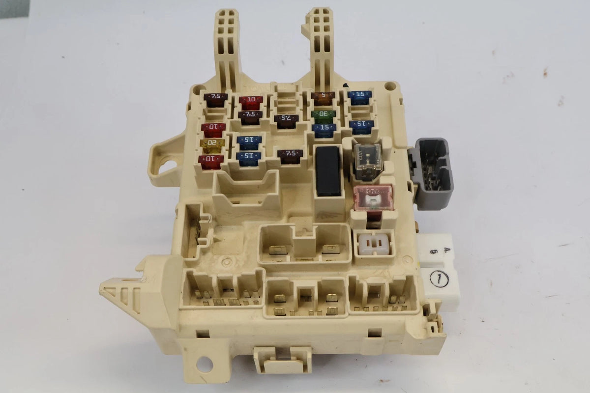 1998-2002 TOYOTA COROLLA INTERIOR FUSE BOX JUNCTION BLOCK OEM 82641-AB030