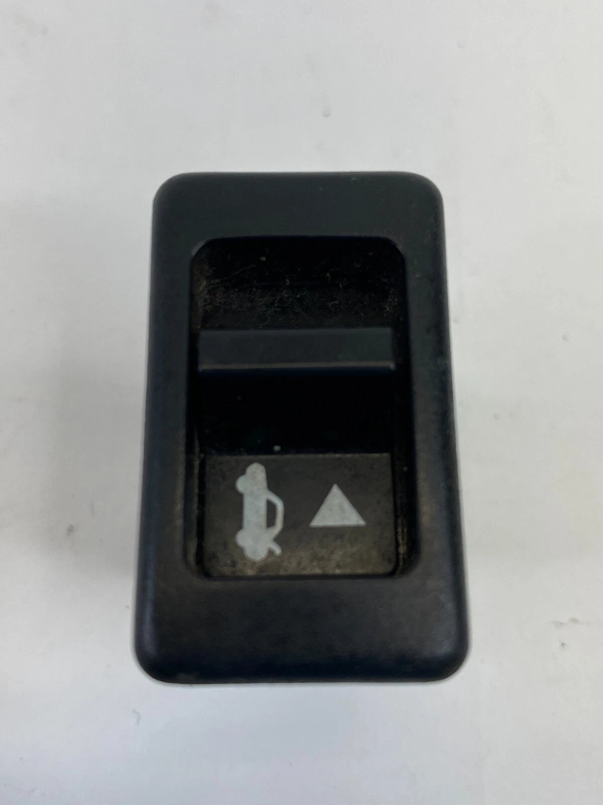 2000-2006 NISSAN SENTRA TRUNK LID RELEASE OPEN OPENER BUTTON CONTROL SWITCH OEM