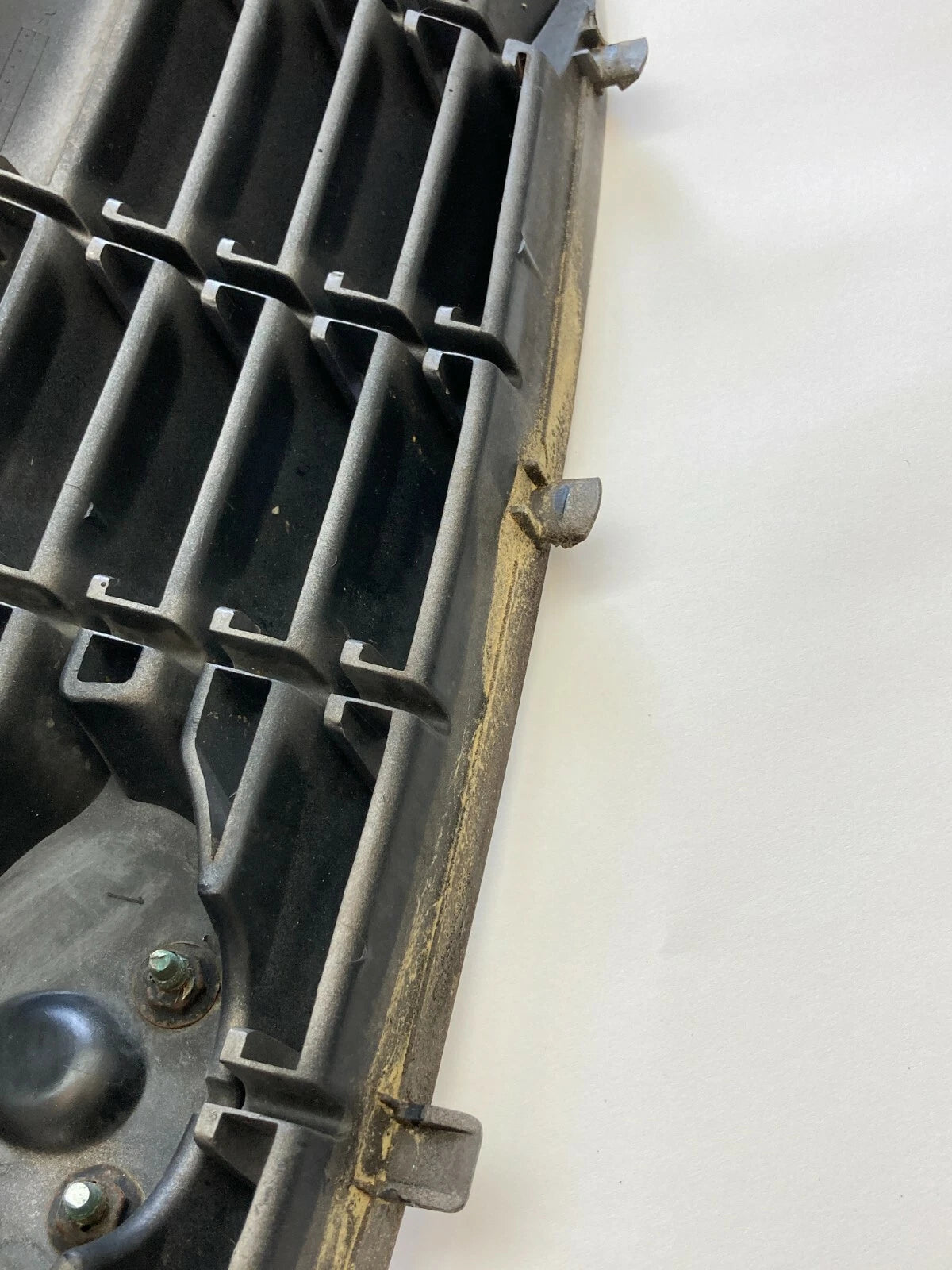 1997 1998 1999 CHEVROLET MALIBU FRONT BUMPER UPPER GRILL GRILLE 22603446 OEM