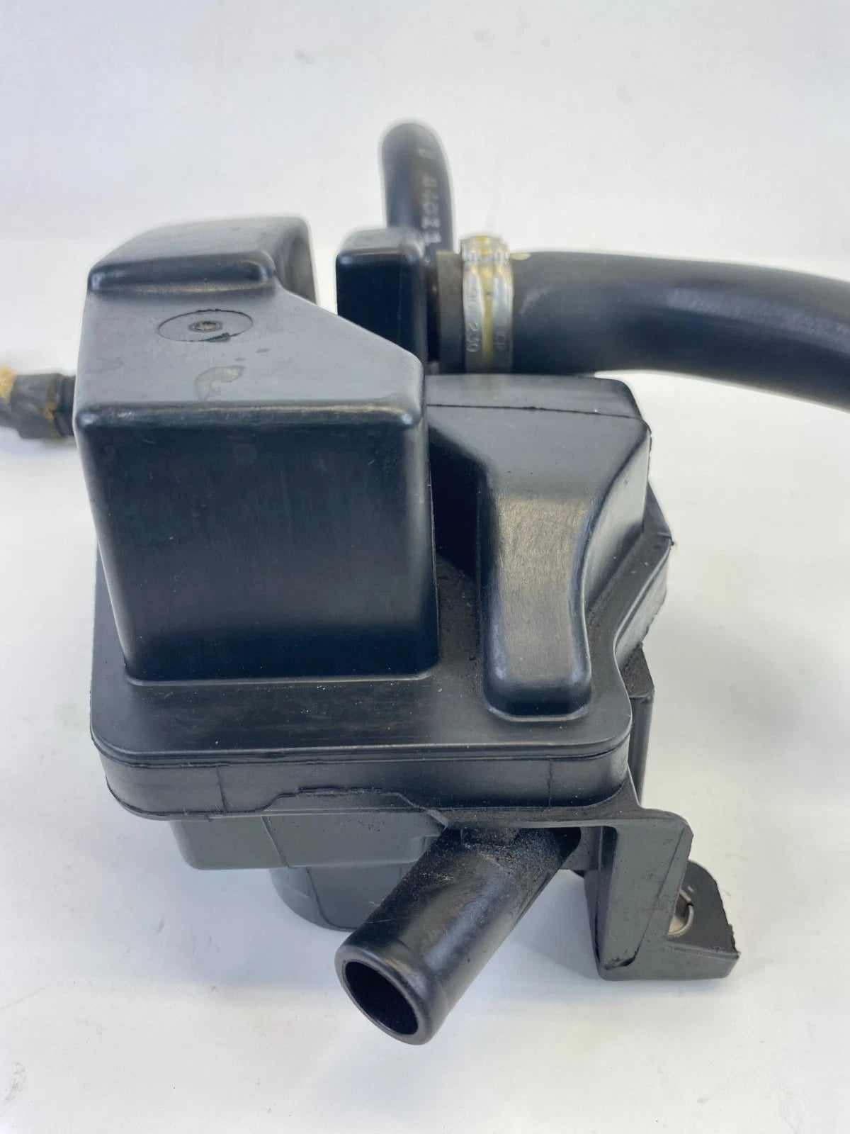 12 13 14 15 16 17 Fiat 500 1.4L L4 Engine Crankcase Vent Valve Oil Separator OEM