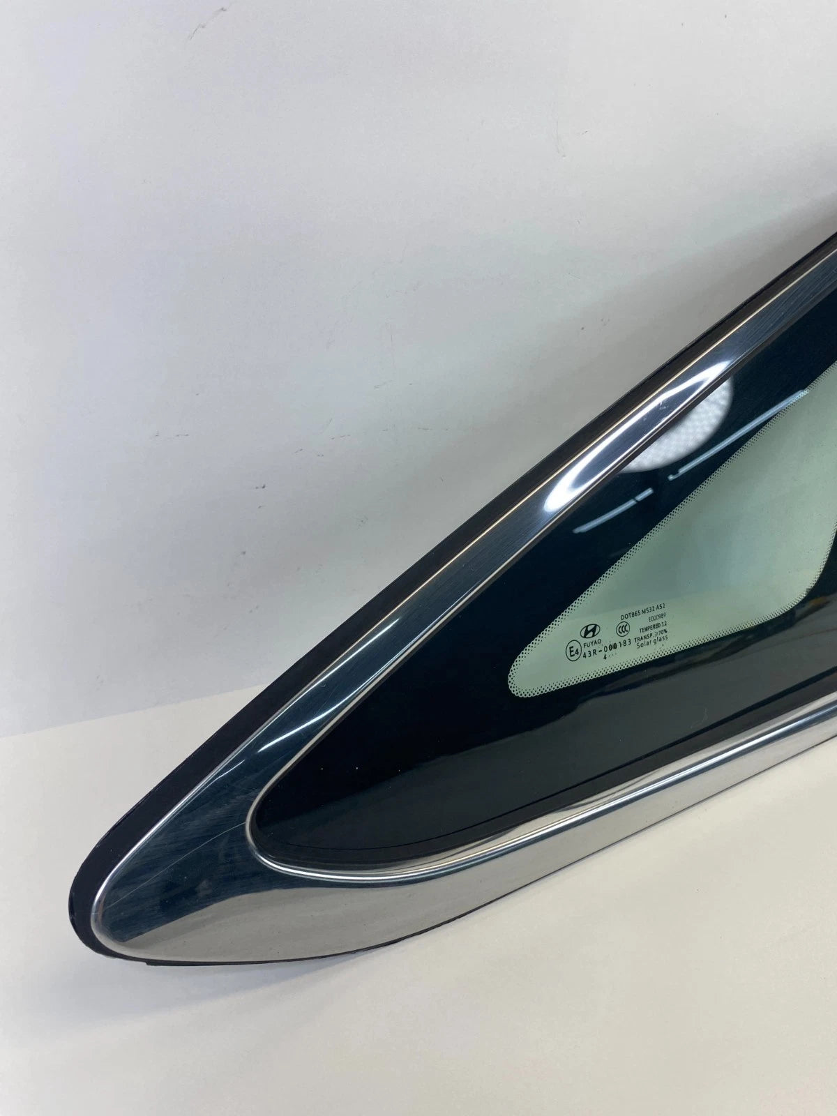 2015-2019 HYUNDAI SONATA REAR RIGHT SIDE QUARTER PANEL WINDOW GLASS OEM