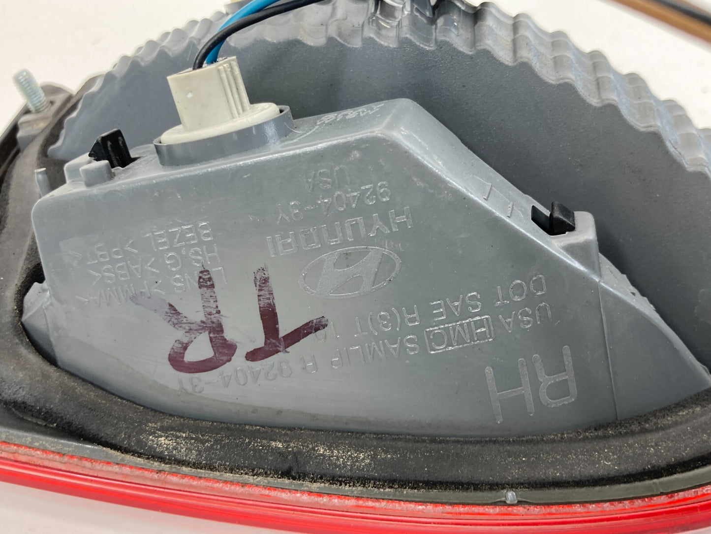 11-13 Hyundai Elantra SEDAN Right Side Inner Tail Light Taillight 92404-3Y000