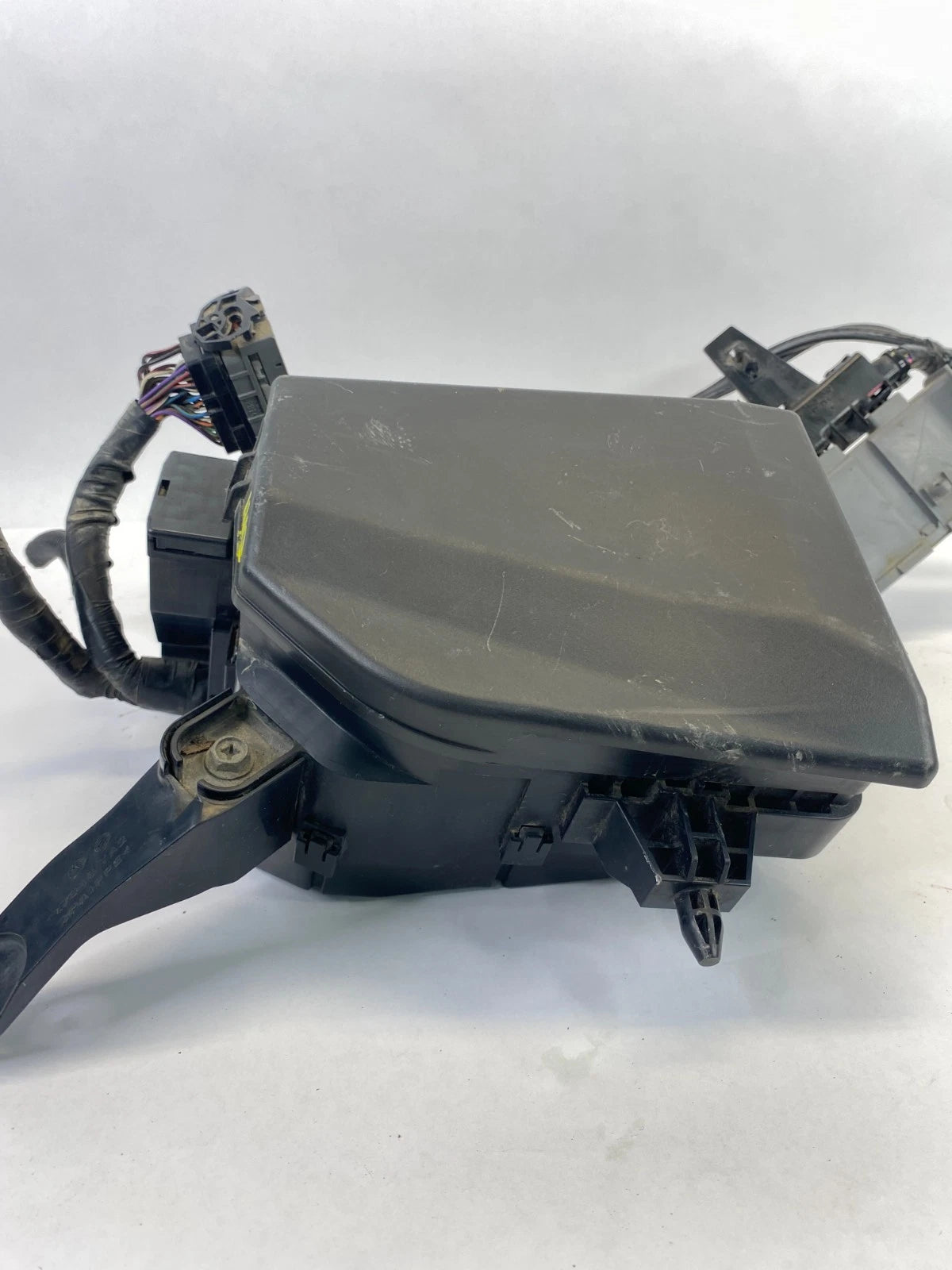 2010-2013 SUZUKI KIZASHI SE ENGINE FUSE BOX JUNCTION BLOCK UNIT 36068-57L60 OEM