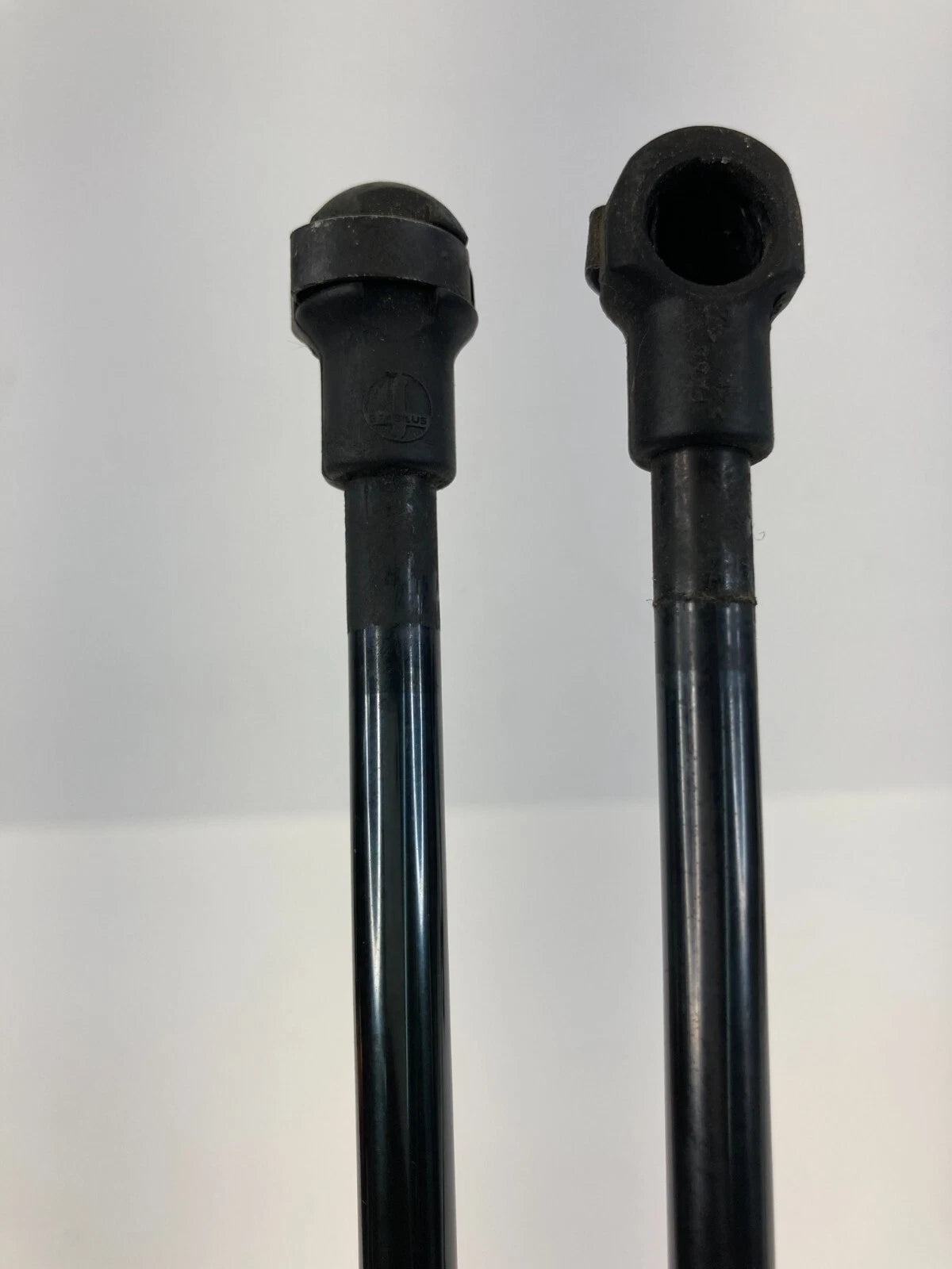 04-07 BMW 530I LEFT & RIGHT HOOD SHOCK STRUTS LIFT SUPPORT SET 51237008745 OEM