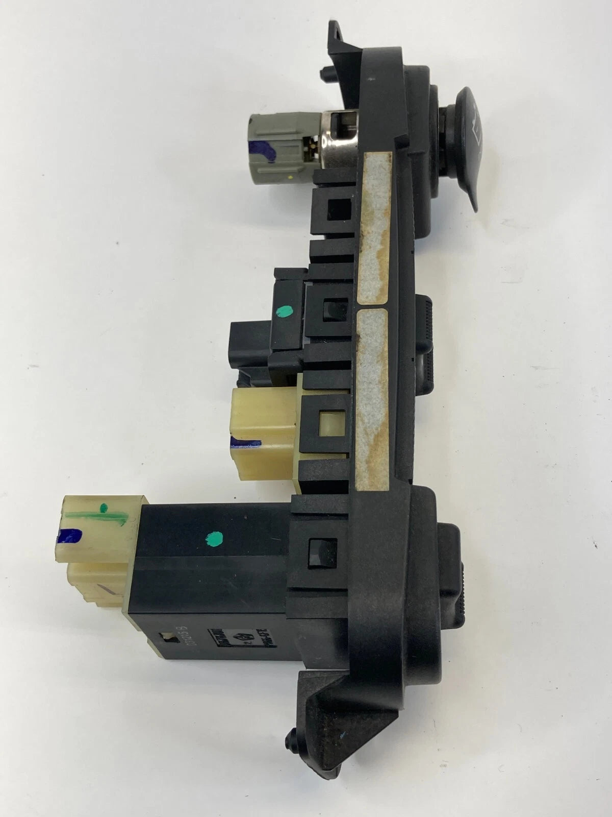 01-05 CHRYSLER PT CRUISER DEFROST POWER OUTLET BUTTON CONTROL SWITCH 04671670AB