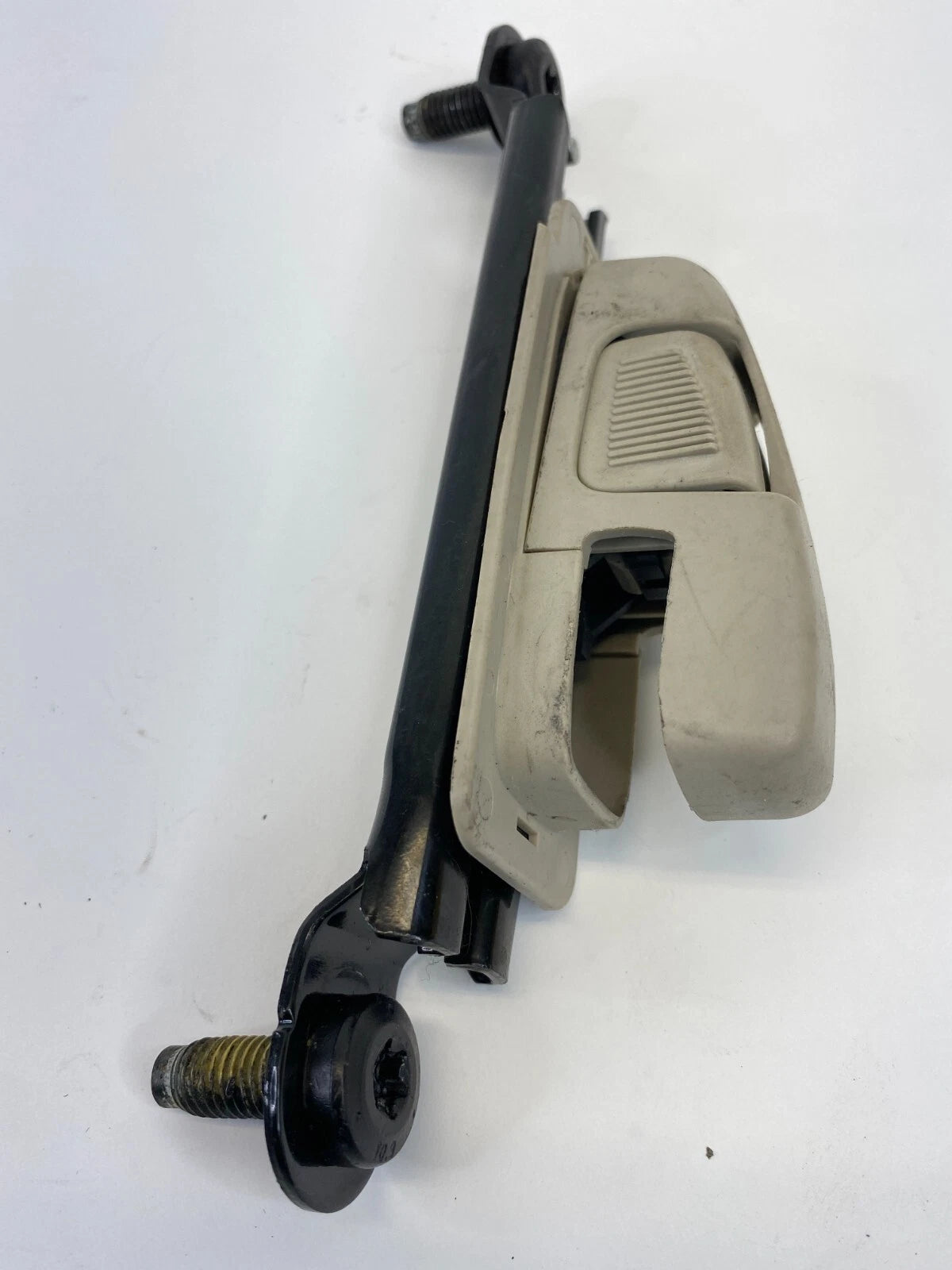 2006 2007 SATURN VUE FRONT RIGHT PASSENGER SIDE SEAT BELT HEIGHT ADJUSTER OEM