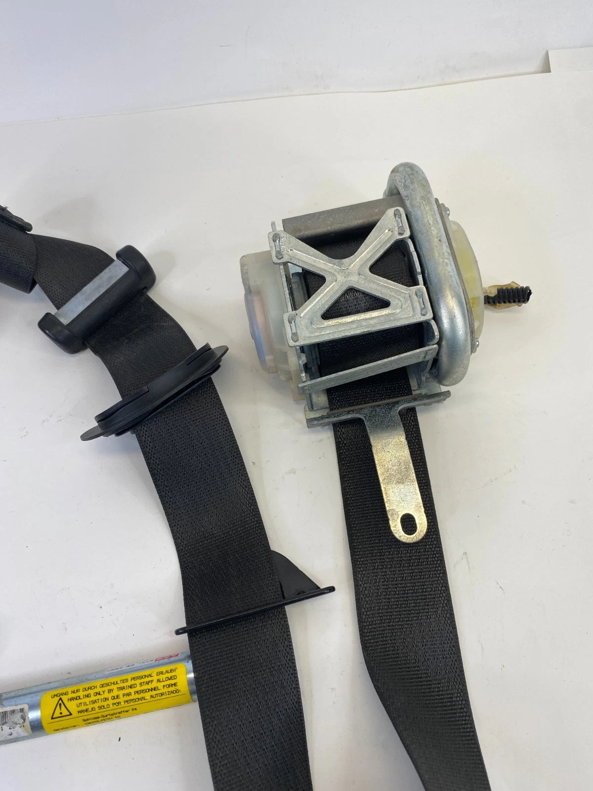 2010-2013 Buick LaCrosse Front Right Passenger Seat Belt Retractor OEM