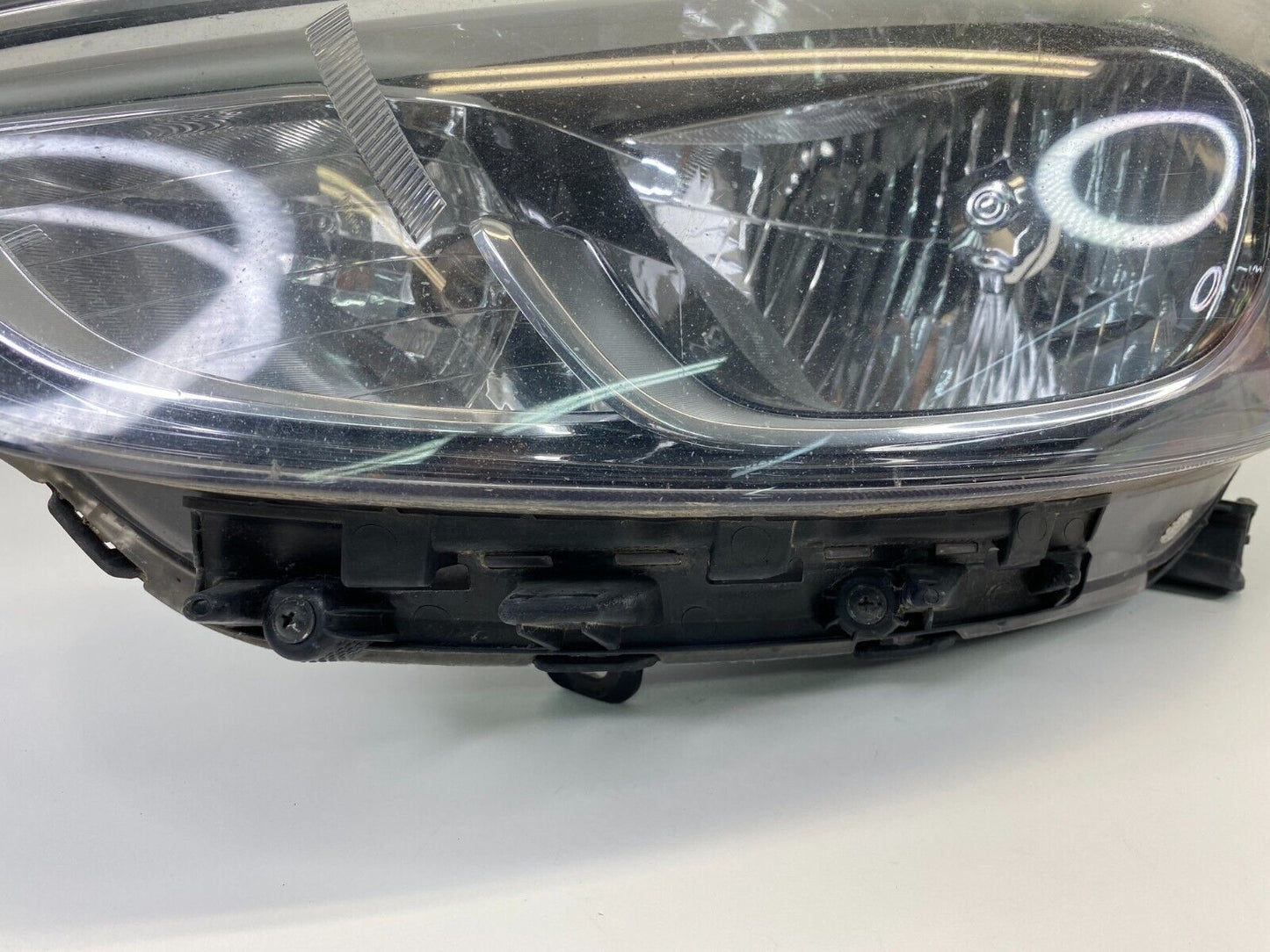 2015-2017 Hyundai Accent Front Left Driver Side Halogen Headlight 92101-1R7XX