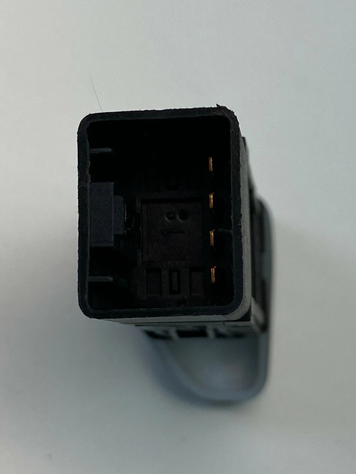 2006-2011 HYUNDAI ACCENT ODOMETER TRIP BUTTON SWITCH ASSEMBLY 202002962 OEM