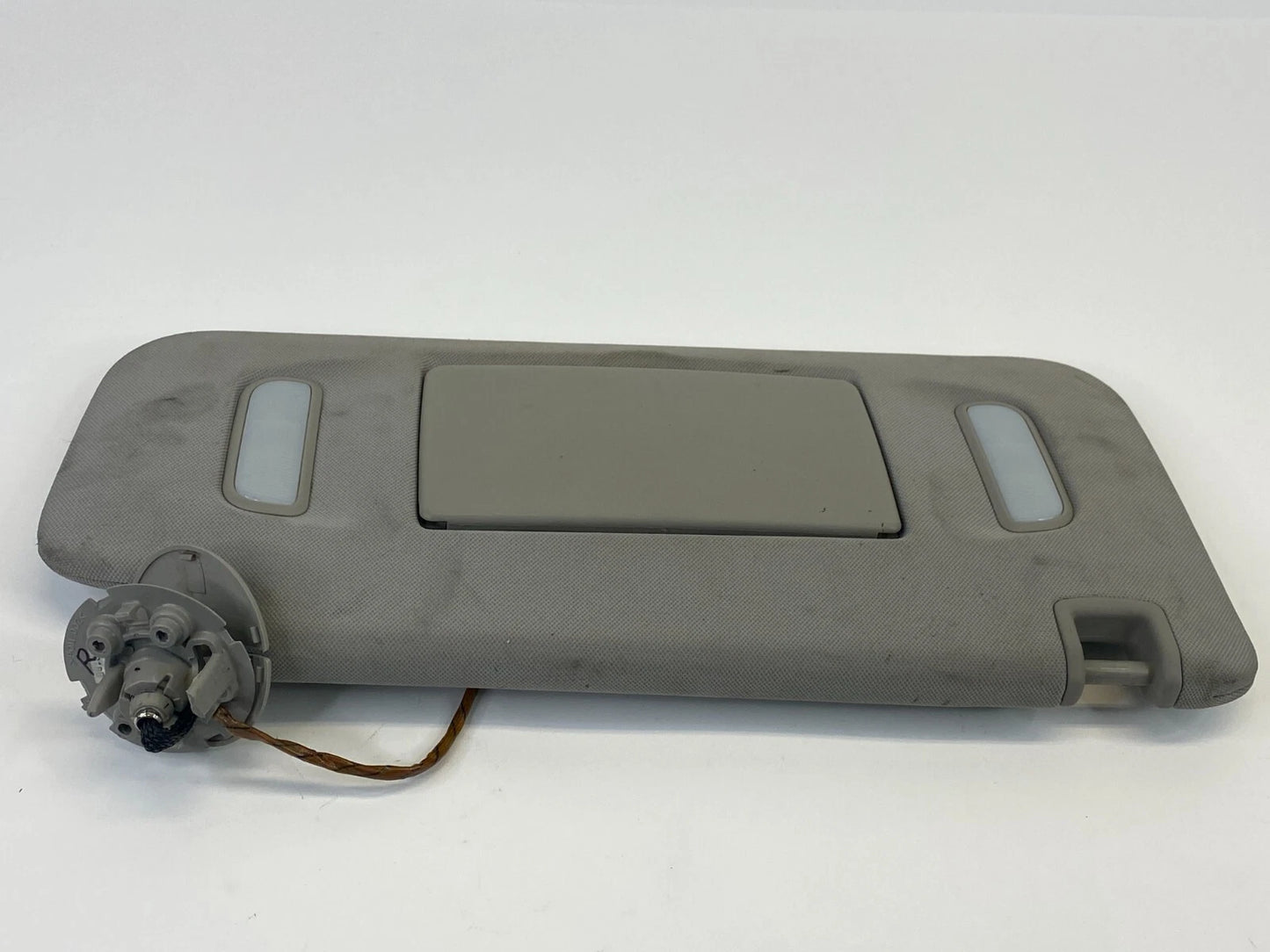 09-17 CHEVY TRAVERSE 08-17 BUICK ENCLAVE RIGHT PASSENGER SUNVISOR SUN VISOR GRAY