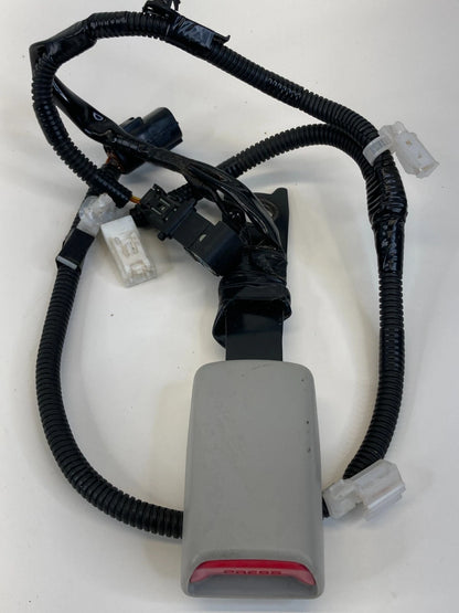 2004-2009 LEXUS RX330 RX350 FRONT LEFT SIDE SEAT BELT BUCKLE GRAY E067902 OEM