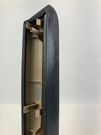 06 07 PONTIAC TORRENT FRONT RIGHT SIDE INNER TRIM DOOR ARMREST ARM REST PANEL