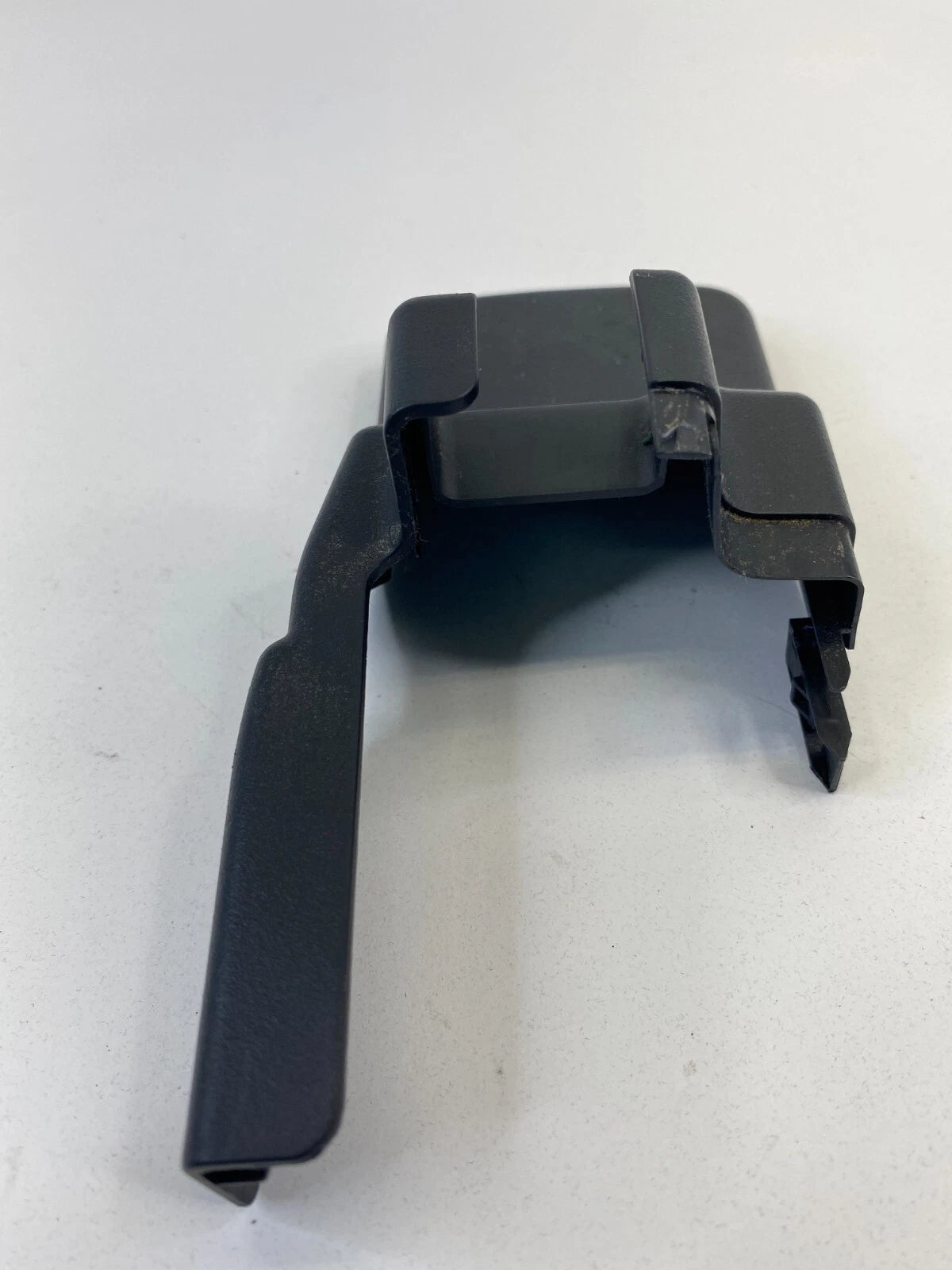 2008-2017 MITSUBISHI LANCER DE 4DR FRONT RIGHT SEAR RAIL CAP COVER TRIM 6977A398