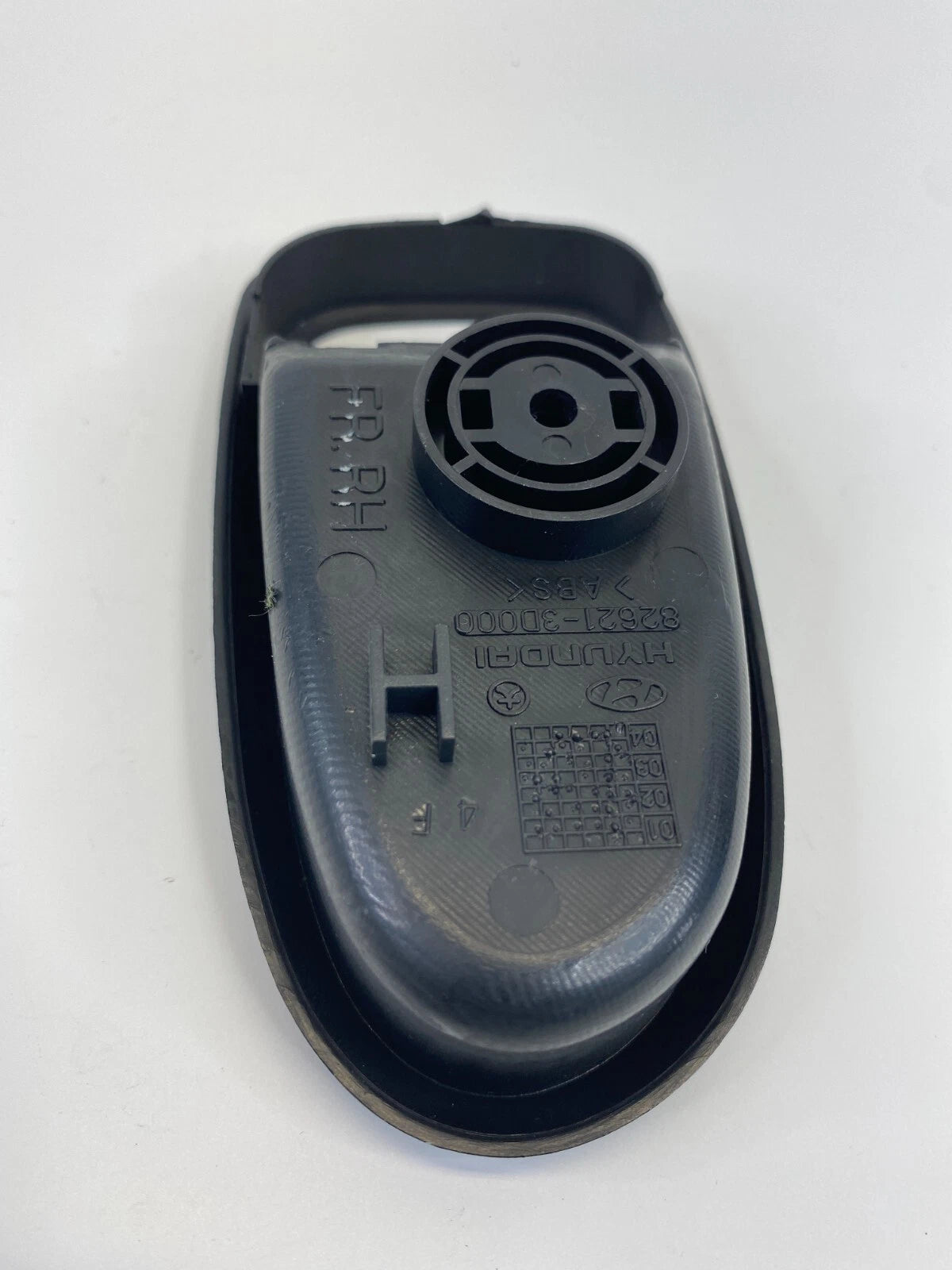2002-2005 HYUNDAI SONATA FRONT RIGHT INTERIOR DOOR HANDLE BEZEL COVER TRIM