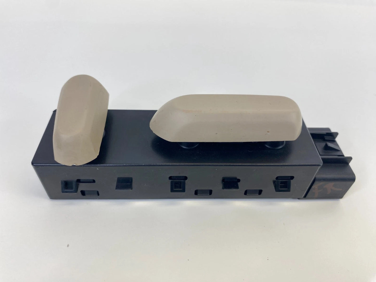 2011-2017 BUICK REGAL FR RH PASSENGER POWER SEAT ADJUSTMENT SWITCH OEM 25974715