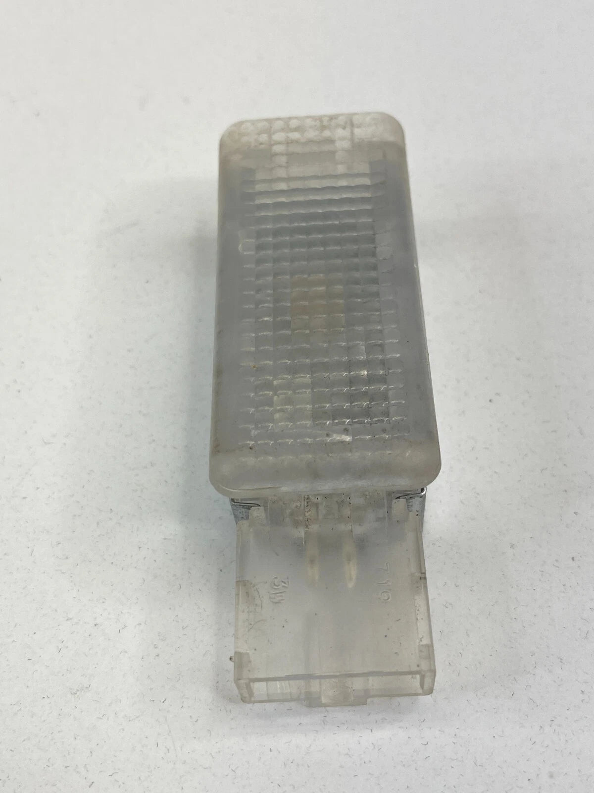 2007-2018 VOLKSWAGEN JETTA INTERIOR GLOVE BOX WARNING LIGHT LAMP 7L0947415 OEM