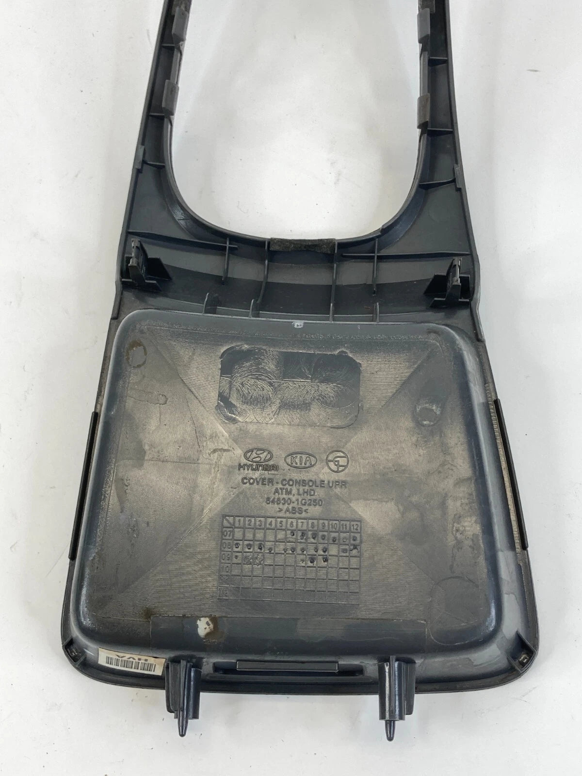 2009-2011 KIA RIO CENTER CONSOLE SHIFT SHIFTER PANEL TRIM BEZEL 84630-1G250 OEM